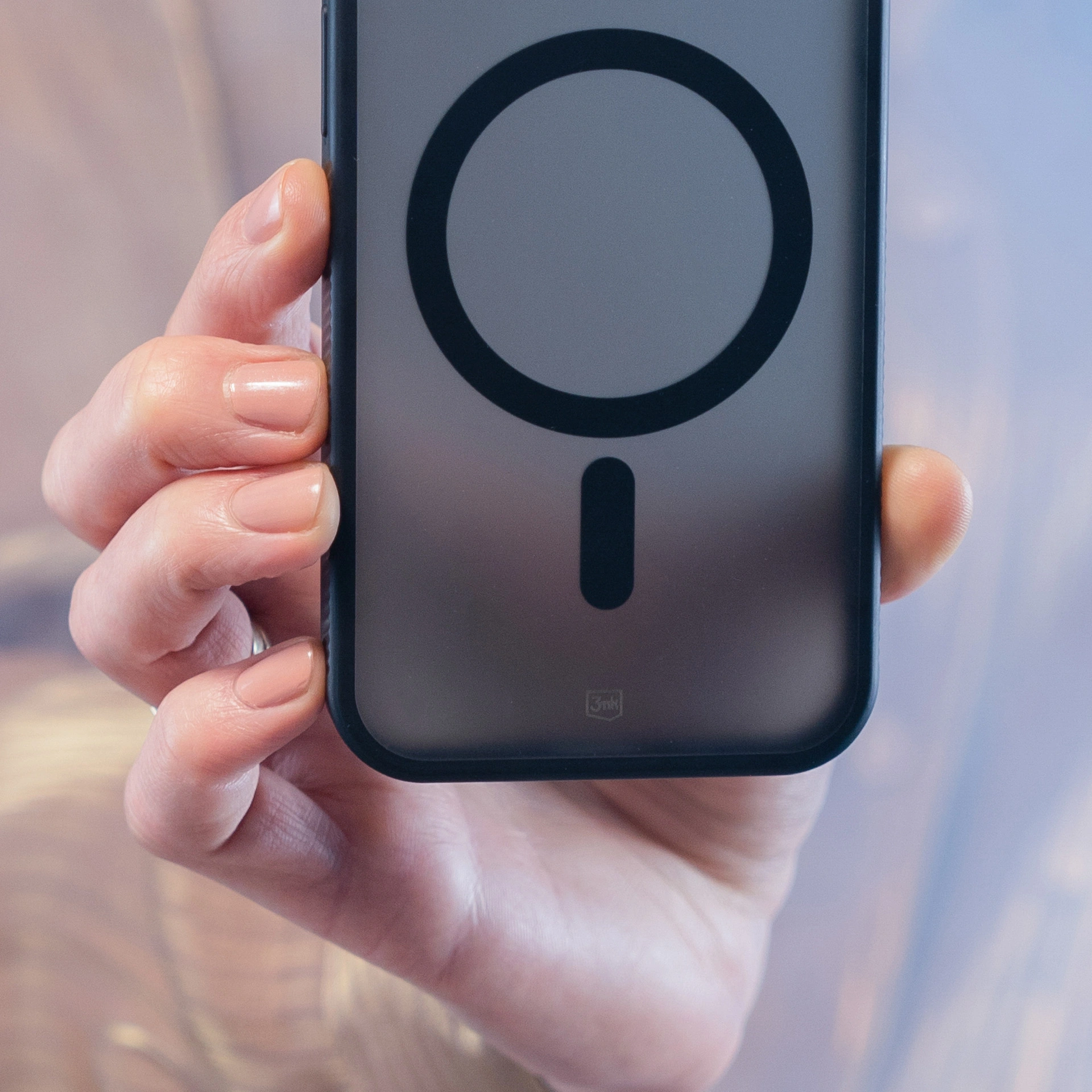 Captura olhares com uma paleta de cores fumada.