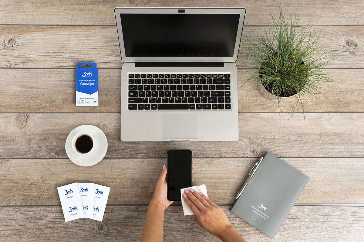 110-czyszczenie-etui-do-telefonu